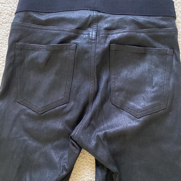 Gap leather skinny jeans size 26 in black only worn twice . Very soft leather . - Picture 6 of 9